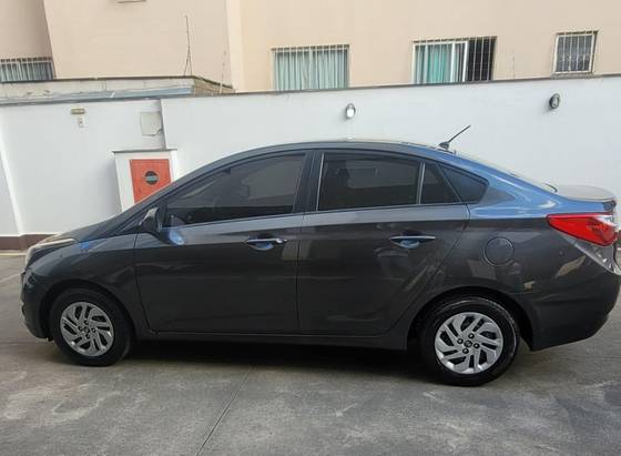 HYUNDAI HB20S 1.6 COMFORT STYLE 16V FLEX 4P MANUAL